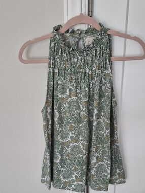 MELLODAY Green and White Paisley Halter Tank with Gold Accents